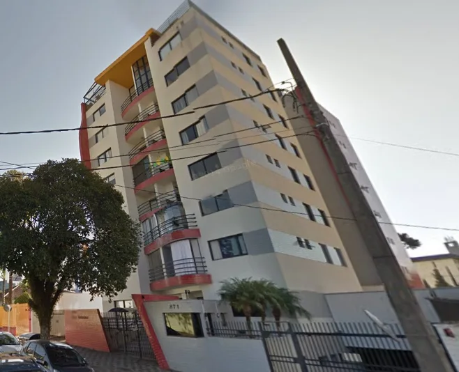 Edifício na Rua Amintas de Barros, no Centro de Curitiba, onde foi realizada a recuperação de tubulação em cobre