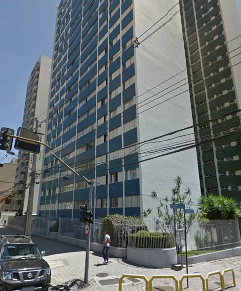 Edifício na Rua Desembargador Motta, na Água Verde, onde foi realizada a recuperação de tubulação de aço carbono