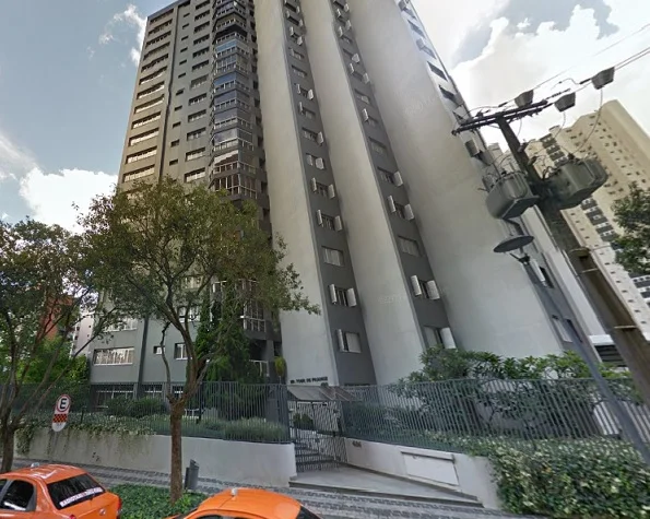 Condomínio Edifício Tour De France, na Rua Pasteur, onde foi realizada a recuperação de tubulação em cobre